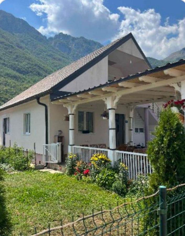 Lola Guest House Vuthaj Εξωτερικό φωτογραφία