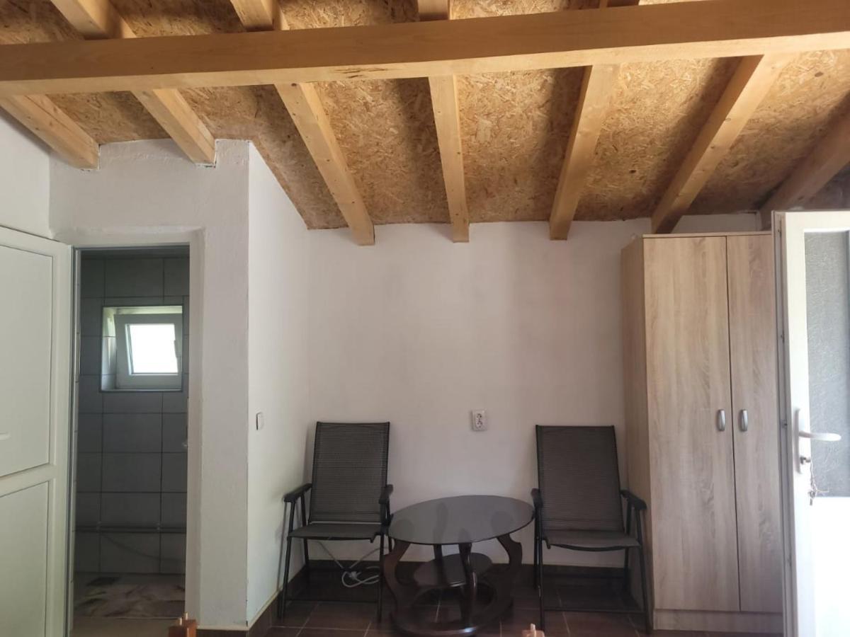 Lola Guest House Vuthaj Εξωτερικό φωτογραφία