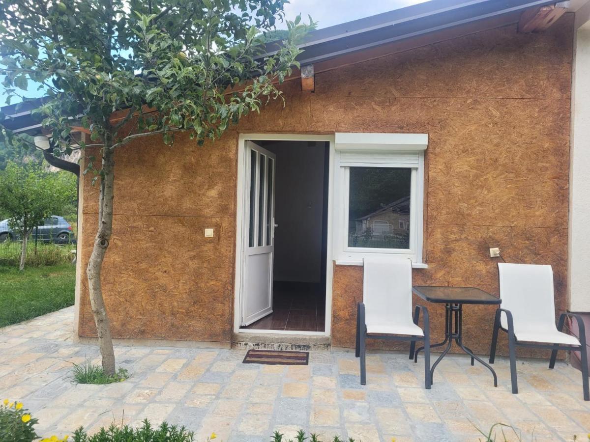 Lola Guest House Vuthaj Εξωτερικό φωτογραφία