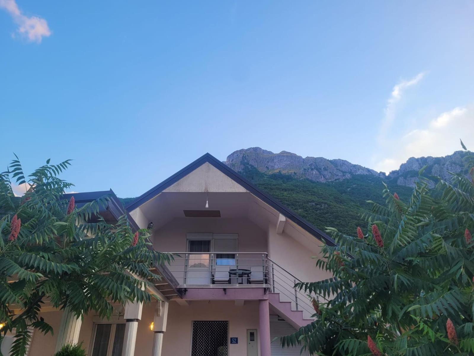 Lola Guest House Vuthaj Εξωτερικό φωτογραφία