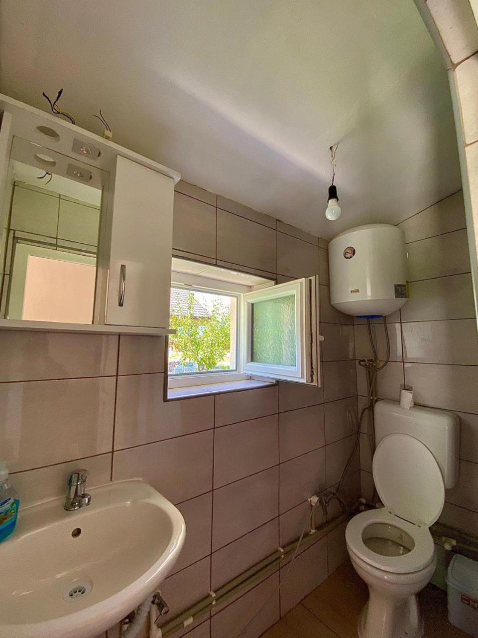 Lola Guest House Vuthaj Εξωτερικό φωτογραφία