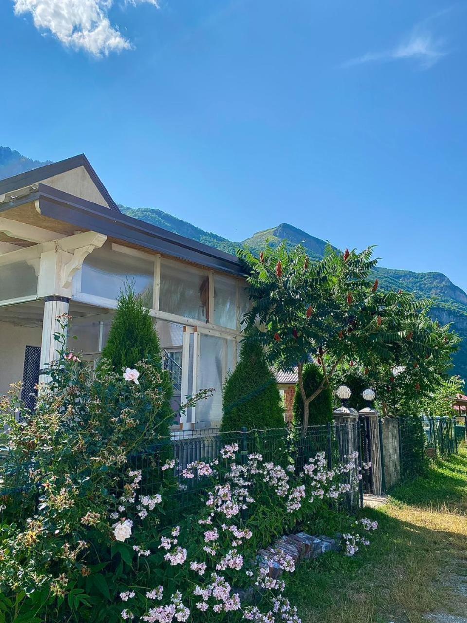 Lola Guest House Vuthaj Εξωτερικό φωτογραφία
