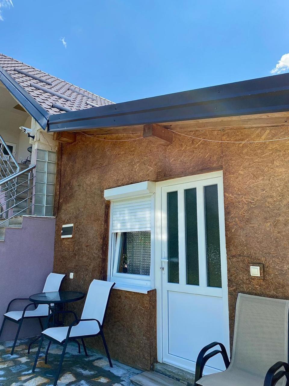 Lola Guest House Vuthaj Εξωτερικό φωτογραφία